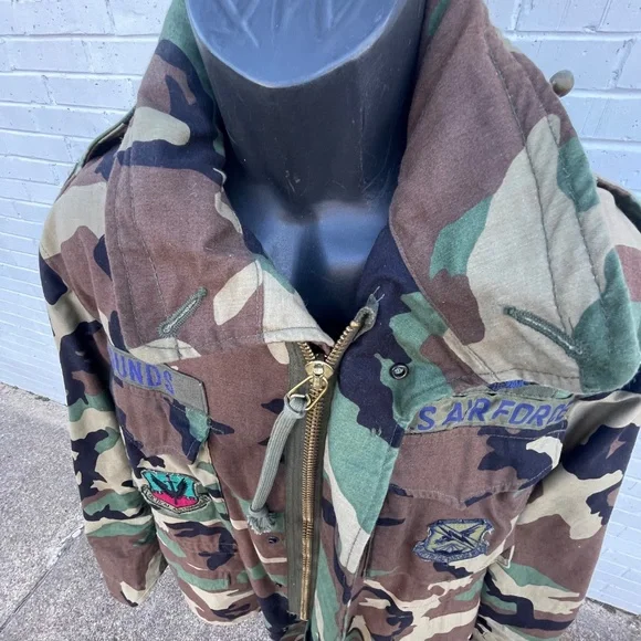 Men's Size Medium Regular U.S. Air Force Issue Woodland Camouflage Field Jacket - Picture 4 of 16